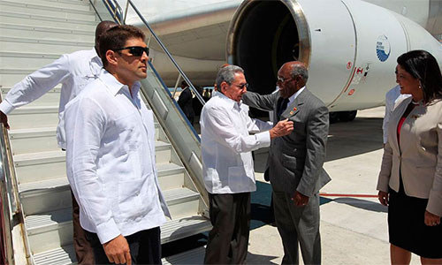 Castro llega a Venezuela para participar en la XVII Cumbre del Mnoal Ruhani y Castro llegan a Venezuela para participar en la XVII Cumbre del Mnoal
